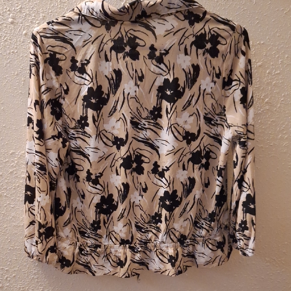 Adrienne Vittadini Black and Cream Abstract Blouse - Picture 5 of 7